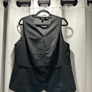 Black Sleeveless Button-Up Top